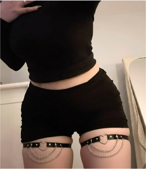 Liguero-de-pierna-corazon-de-cuero-negro-dark-arnes-con-cadenas-grunge-punk-gotico-aesthetic-outflit-chica