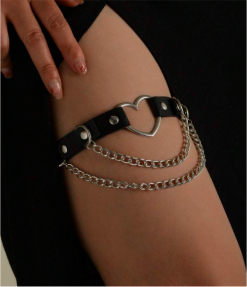 Liguero-de-pierna-corazon-de-cuero-negro-dark-arnes-con-cadenas-grunge-punk-gotico-aesthetic-outflit Liguero-de-pierna-corazon-de-cuero-negro-dark-arnes-con-cadenas-grunge-punk-gotico-aesthetic-outflit