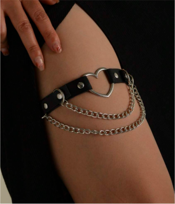 Liguero-de-pierna-corazon-de-cuero-negro-dark-arnes-con-cadenas-grunge-punk-gotico-aesthetic-outflit Liguero-de-pierna-corazon-de-cuero-negro-dark-arnes-con-cadenas-grunge-punk-gotico-aesthetic-outflit