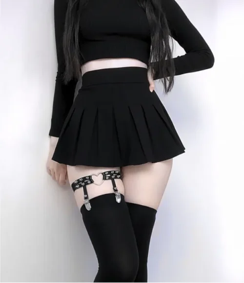 Liguero-de-pierna-corazon-con-picos-de-cuero-negro-dark-arnes-grunge-punk-gotico-aesthetic-outflit-darky-rouse-